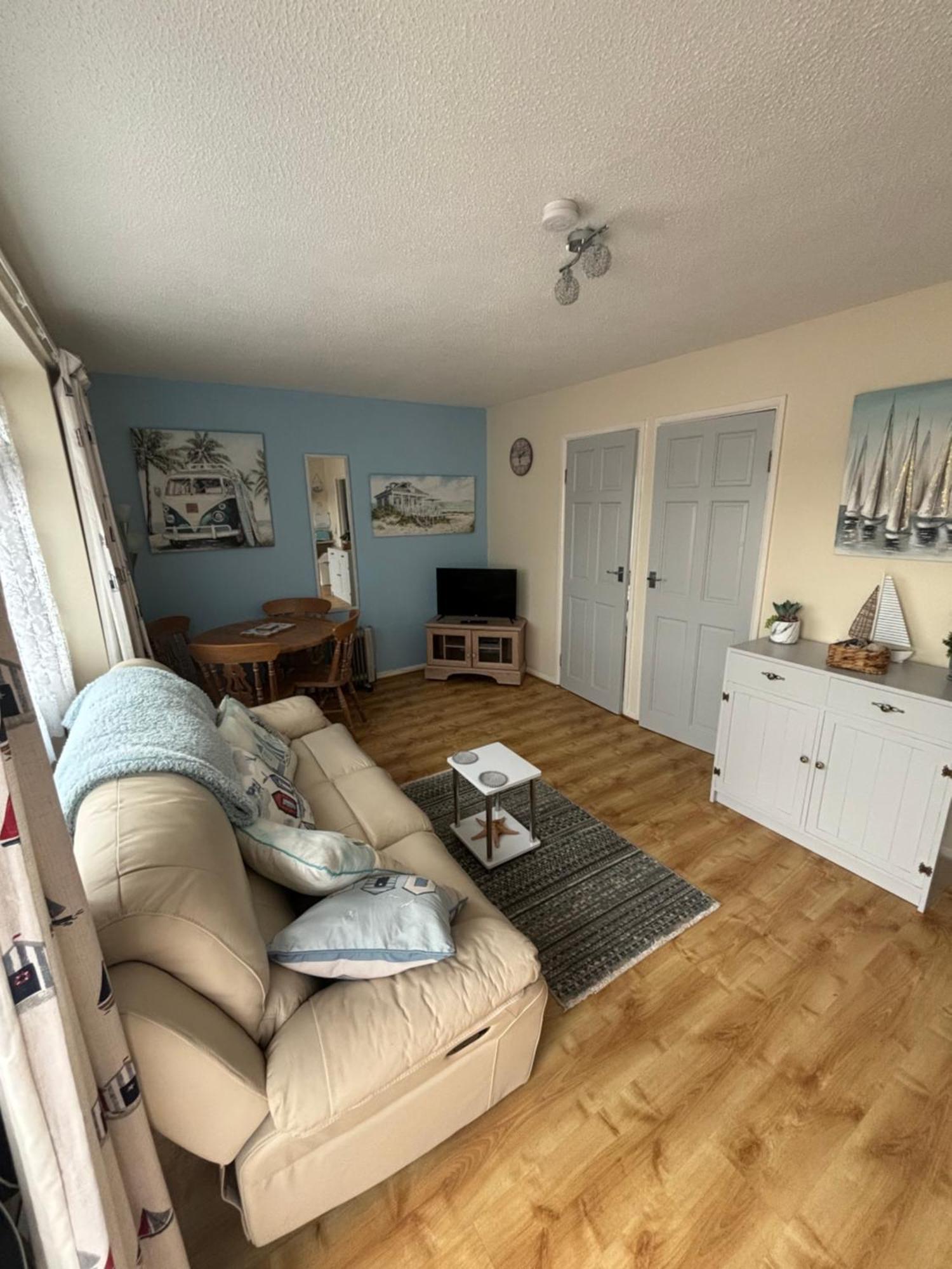 Hillview 1st Floor Apartment *