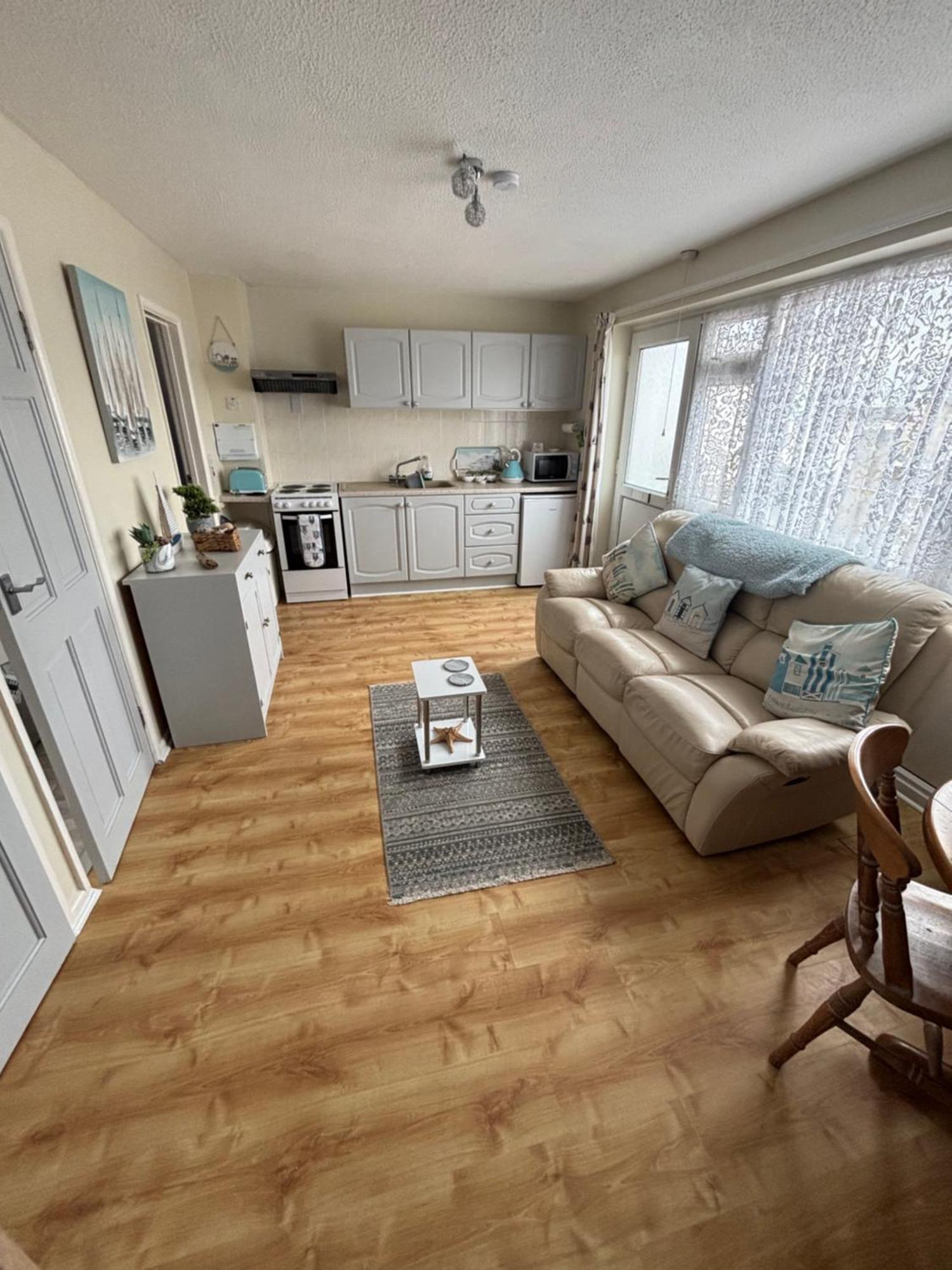 Hillview 1st Floor Apartment *